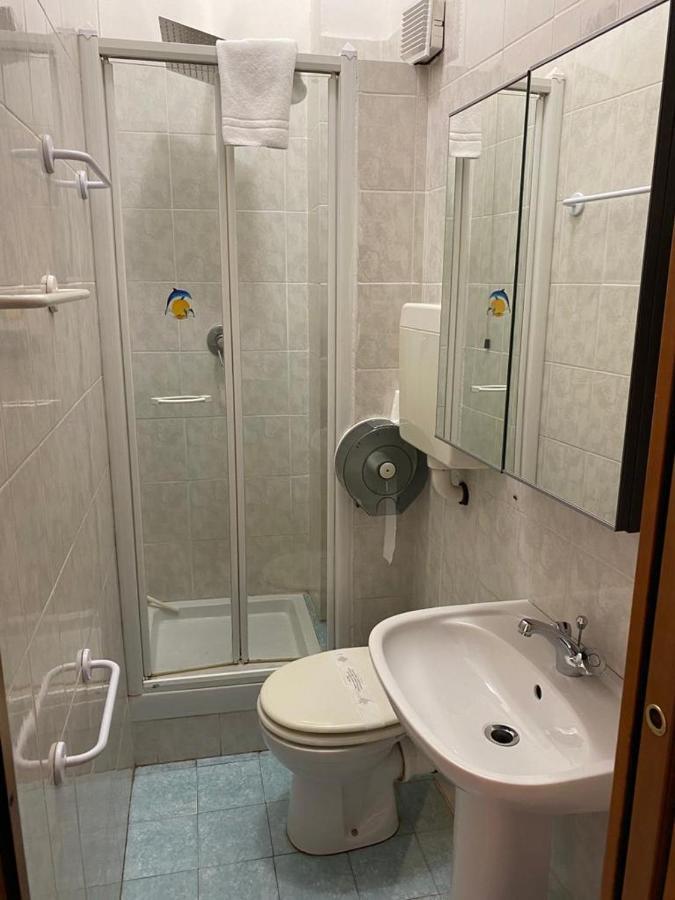 Hotel Nuovo Metropol Альбіссола-Марина Екстер'єр фото