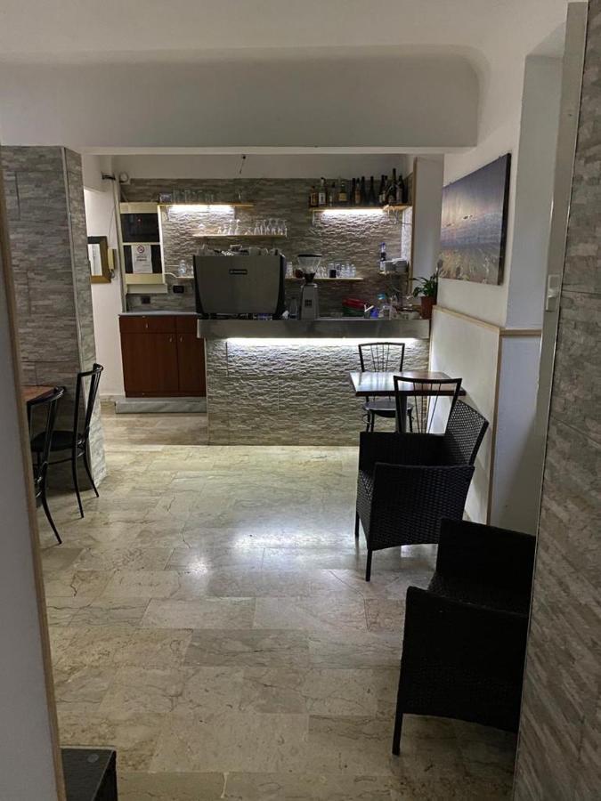 Hotel Nuovo Metropol Альбіссола-Марина Екстер'єр фото