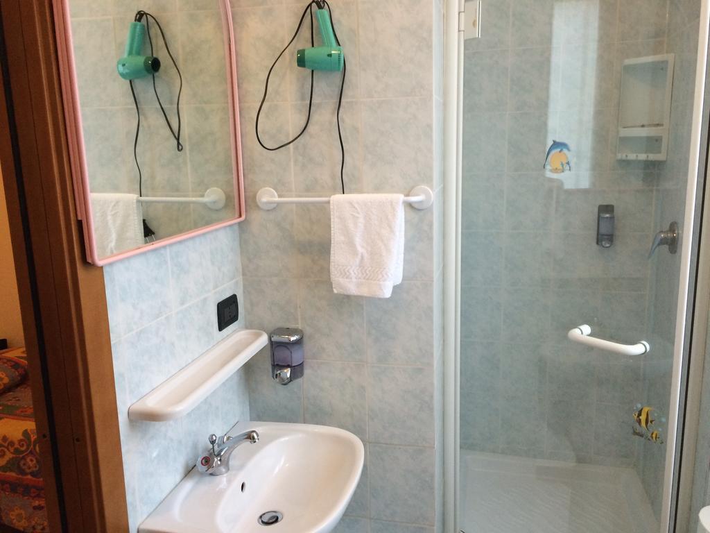 Hotel Nuovo Metropol Альбіссола-Марина Номер фото